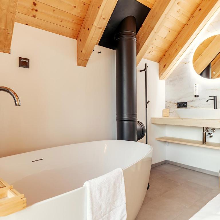 Rehfugium Lachtal by ALPS RESORTS - Two-Bedroom Chalet with Sauna 4 - 6