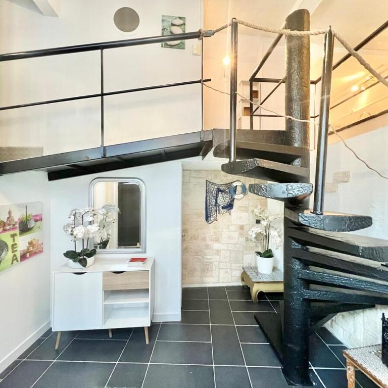 GRAND DUPLEX - Chic & Confort - VIEUX-PORT 2min à pied - CLIMATISATION - WIFI Gratuit - Appartement - 26