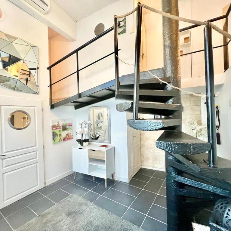 GRAND DUPLEX - Chic & Confort - VIEUX-PORT 2min à pied - CLIMATISATION - WIFI Gratuit - Appartement - 25