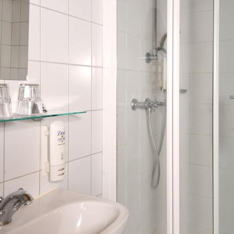 Stoffbauer GmbH - Doppel- oder Zweibettzimmer - 9