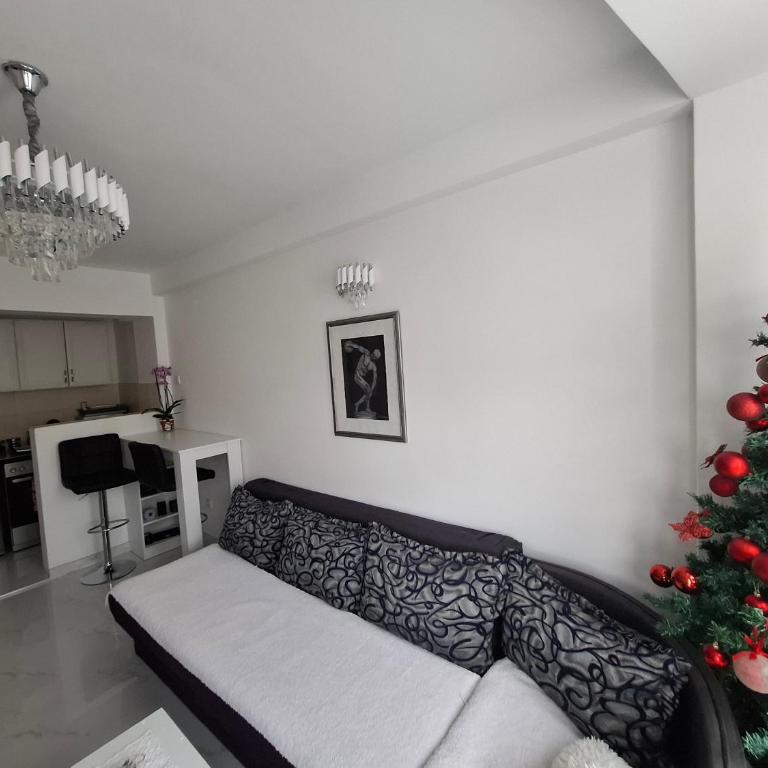 GLAVNA LuX - Deluxe One-Bedroom Apartment with City View - 4