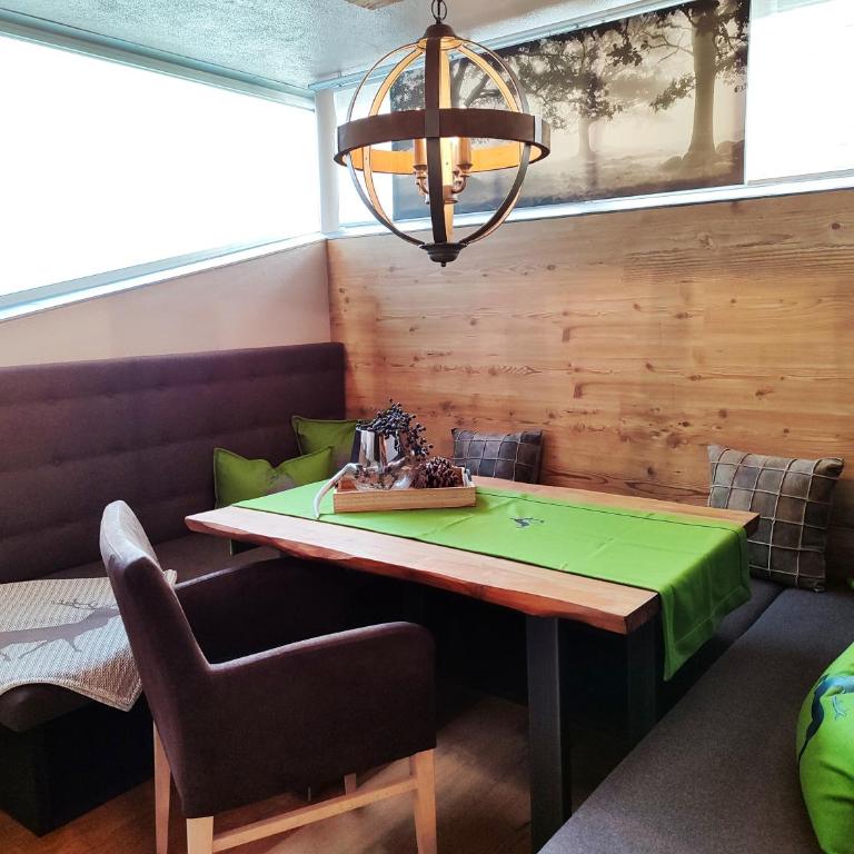 KOSIS Townhouse mit Spa Zugang im KOSIS Sports Lifestyle Hotel und Gartennutzung - Apartment - Souterrain - 2