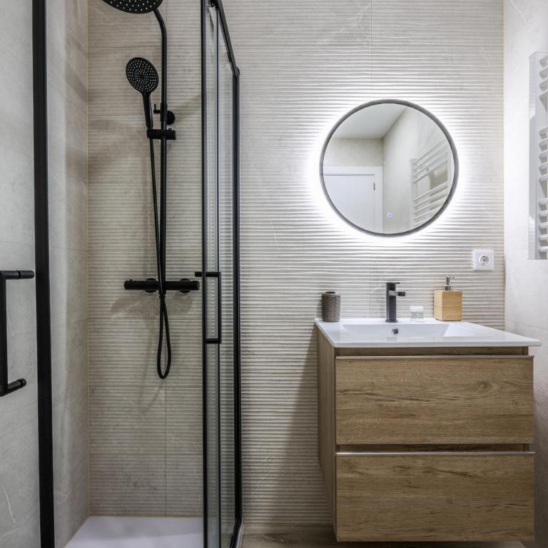 Elegant Space for Your Madrid Stay - Two-Bedroom Apartment - 18
