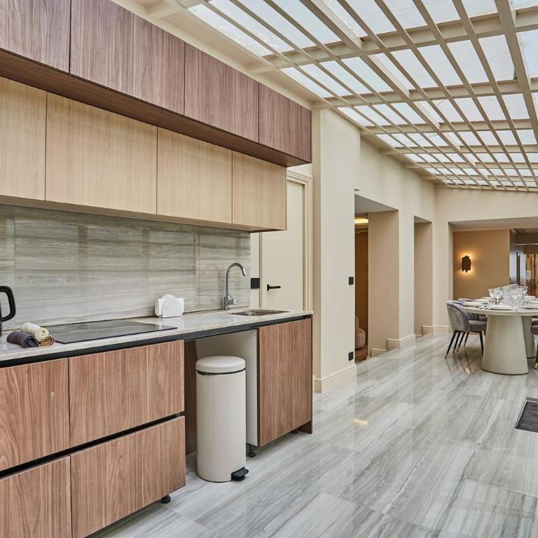 Incredible Le Marais apartment with Terrace - Four-Bedroom Apartment - 3