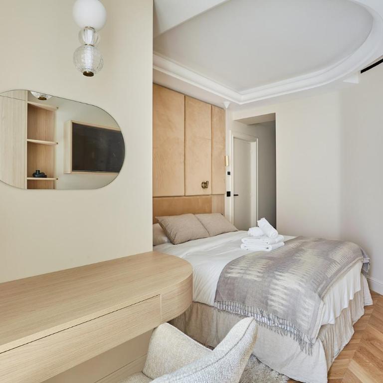 Incredible Le Marais apartment with Terrace - Four-Bedroom Apartment - 5