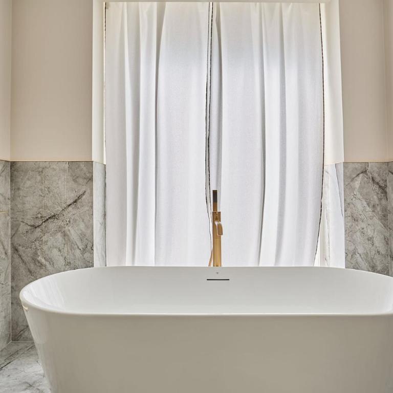 Incredible Le Marais apartment with Terrace - Four-Bedroom Apartment - 6