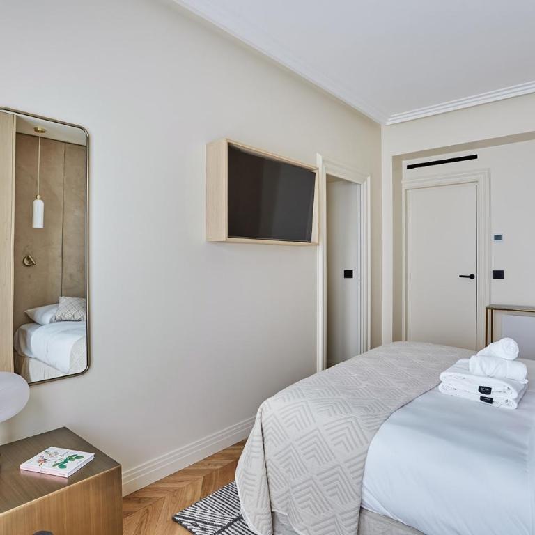 Incredible Le Marais apartment with Terrace - Four-Bedroom Apartment - 14