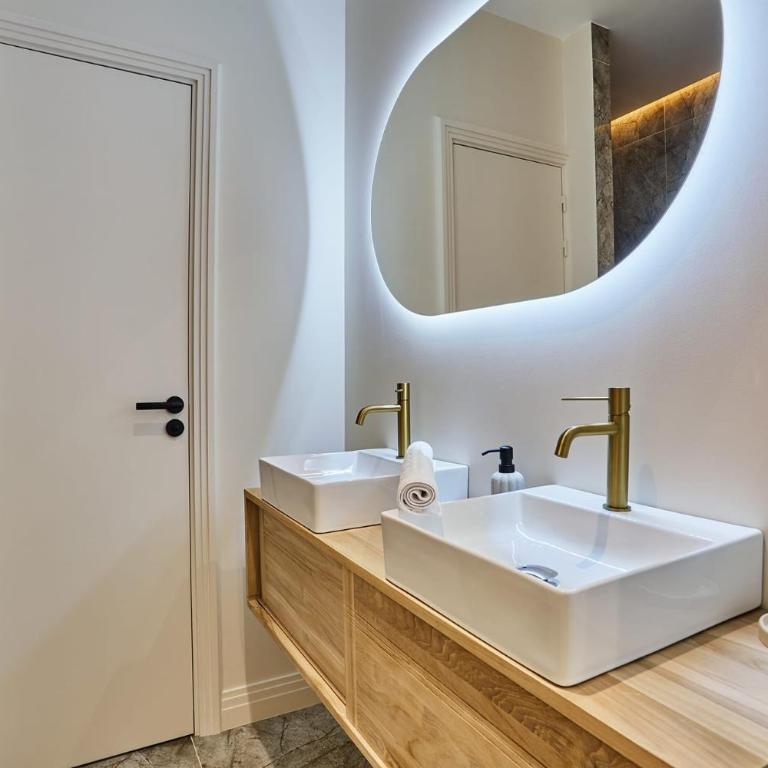 Incredible Le Marais apartment with Terrace - Four-Bedroom Apartment - 32