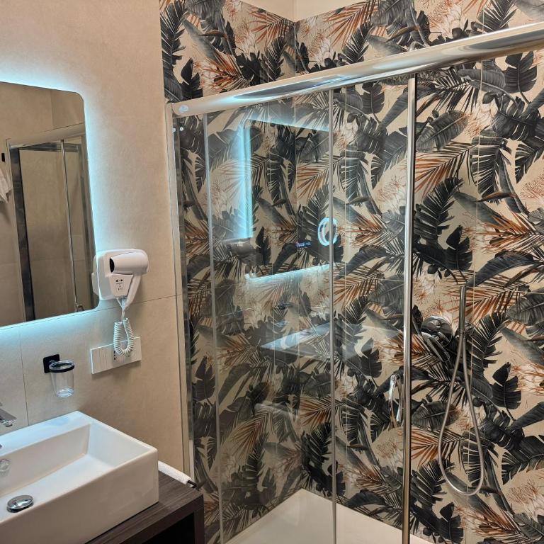 Lepanto Central - Double or Twin Room - 24