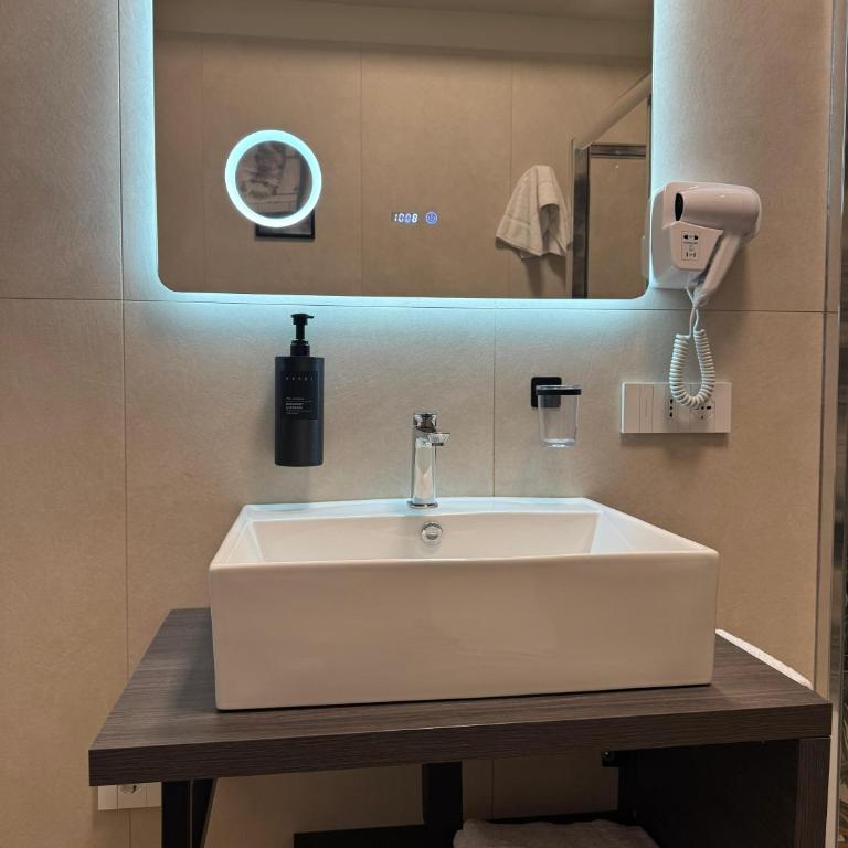 Lepanto Central - Double or Twin Room - 23