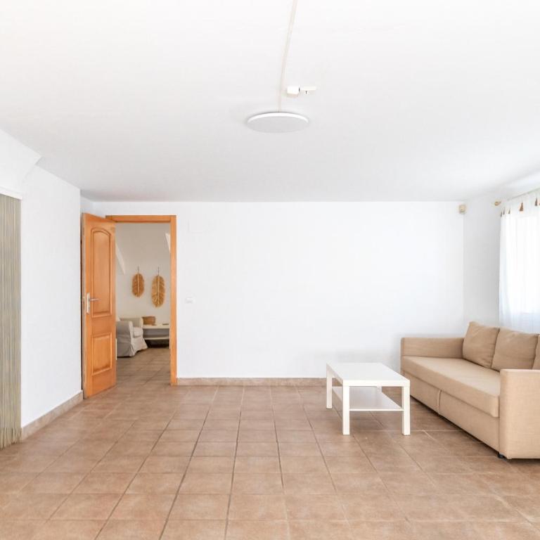 Casa con Barbacoa Piscina y Parking Privado - Casa de 3 dormitorios - 67