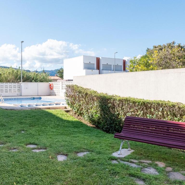 Casa con Barbacoa Piscina y Parking Privado - Casa de 3 dormitorios - 84