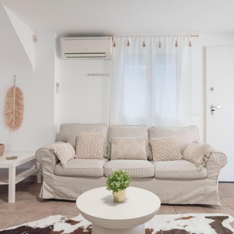 Casa con Barbacoa Piscina y Parking Privado - Casa de 3 dormitorios - 95