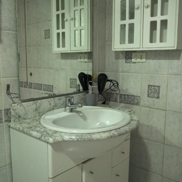 6 personas - Casa amplia y acogedora en zona residencial - Four-Bedroom House - 7