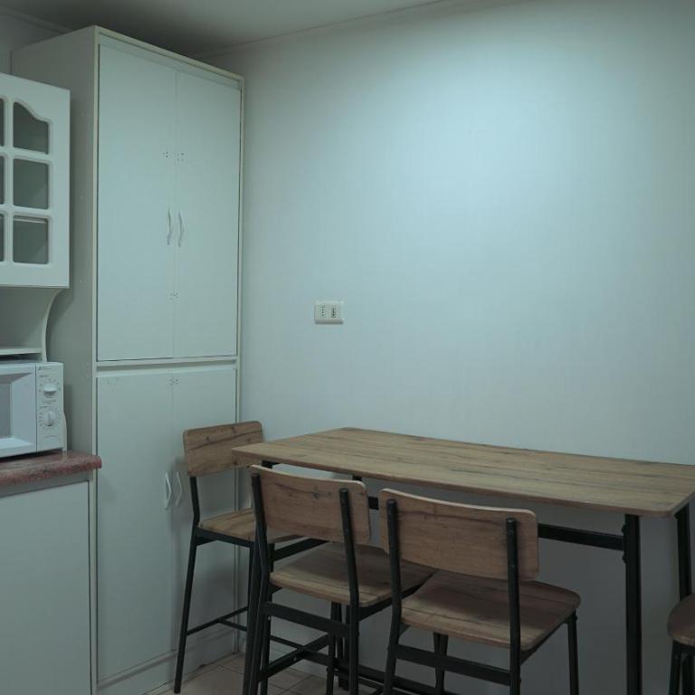 6 personas - Casa amplia y acogedora en zona residencial - Four-Bedroom House - 10