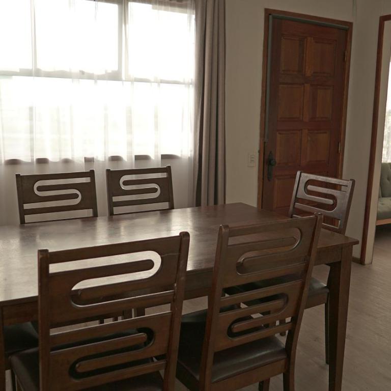 6 personas - Casa amplia y acogedora en zona residencial - Four-Bedroom House - 4