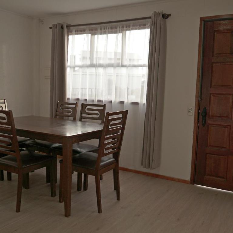 6 personas - Casa amplia y acogedora en zona residencial - Four-Bedroom House - 3