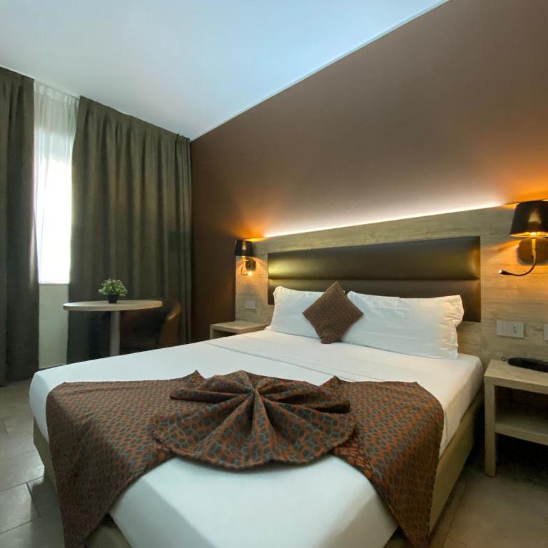 Hotel Stradivari - Camera Deluxe - 23