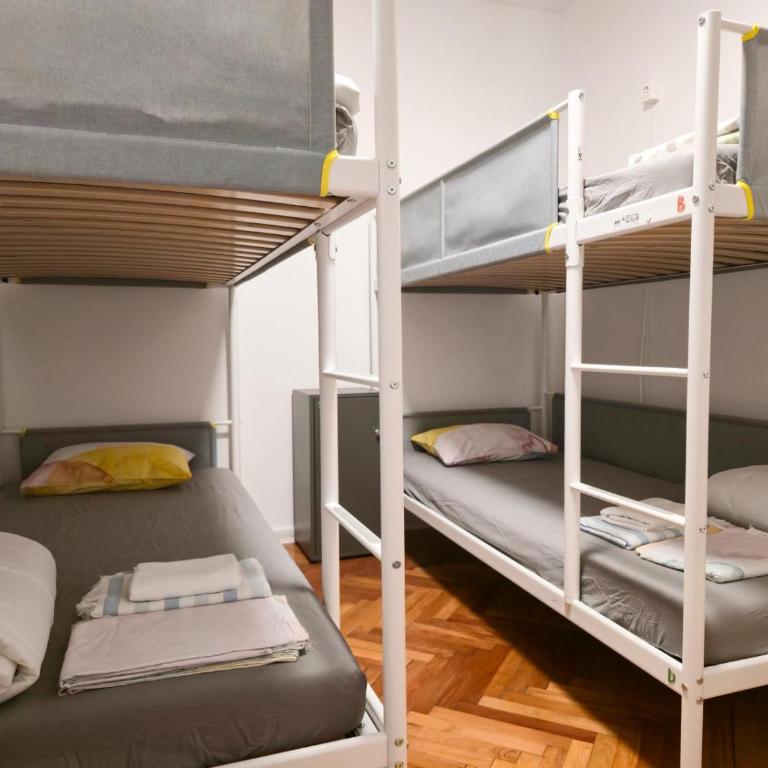 Hostel Budva - Četvorokrevetna Mešovita Spavaonica - 17