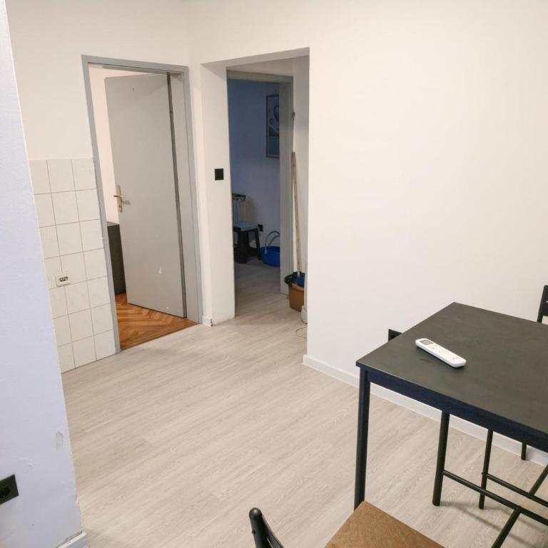 Hostel Budva - Četvorokrevetna Mešovita Spavaonica - 20