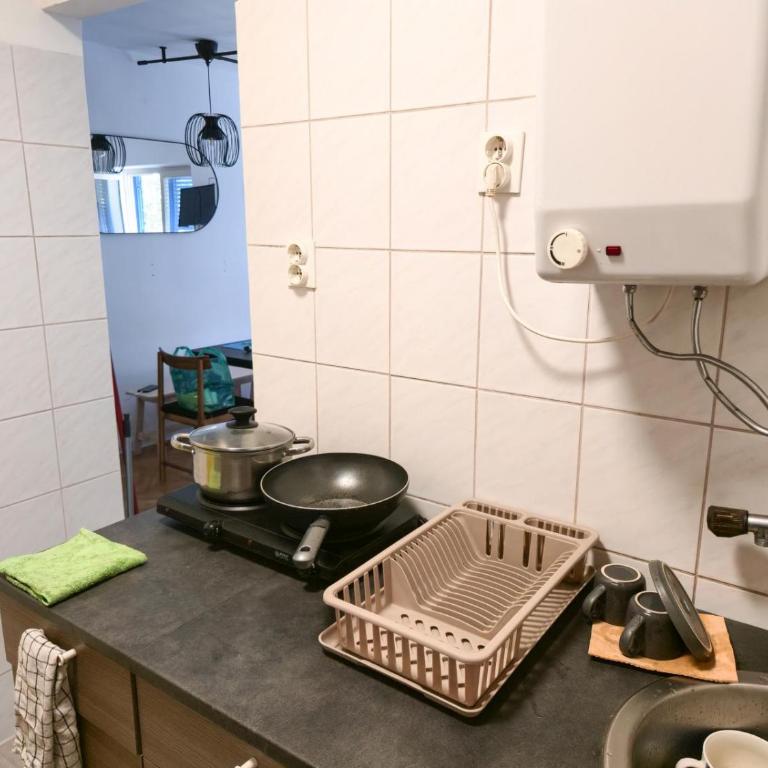 Hostel Budva - Četvorokrevetna Mešovita Spavaonica - 10