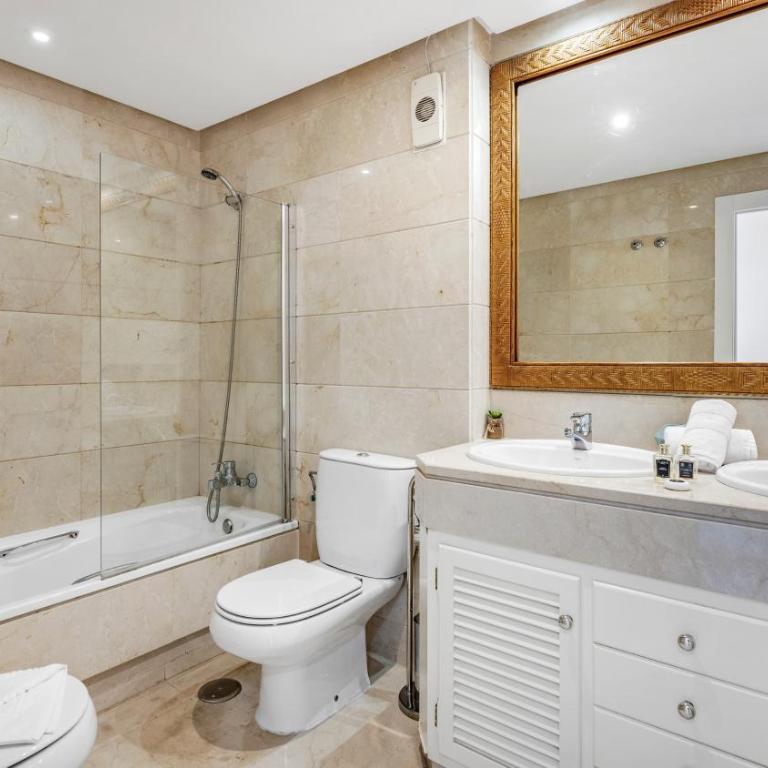 VACATION MARBELLA I Puerto Banus Sea Front, Best Sea View, NEW Decoration, BBQ, 24-7 Security, Pool - Three-Bedroom Apartment - 14