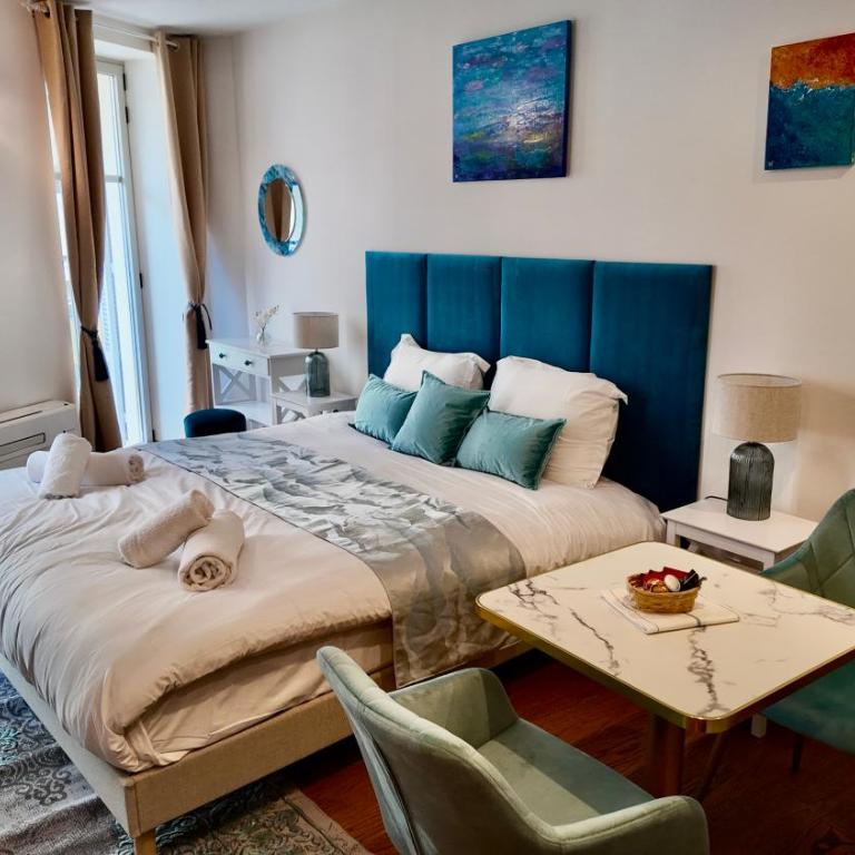 LB Vacation Rentals I Large Superieure Room with Balcony I Casa d'Azur - Apartamento - 1