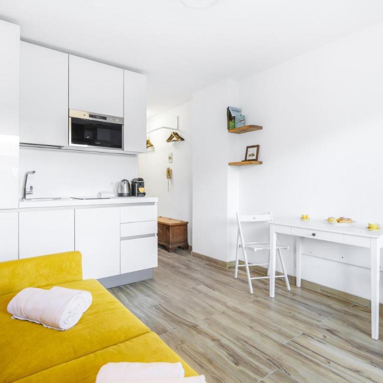Hostdomus - Yellow Suite - Monolocale Familiare - 8
