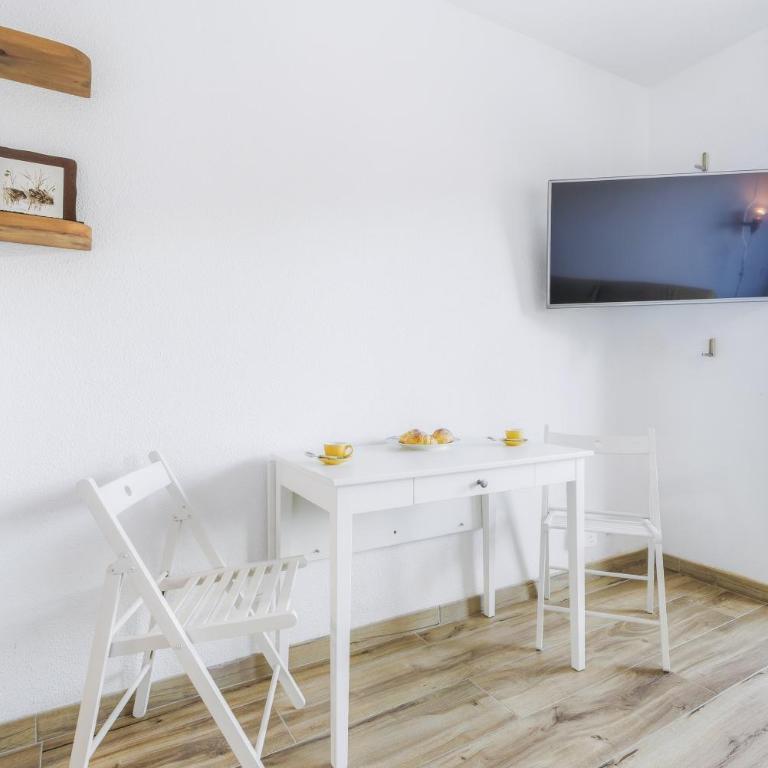 Hostdomus - Yellow Suite - Monolocale Familiare - 13