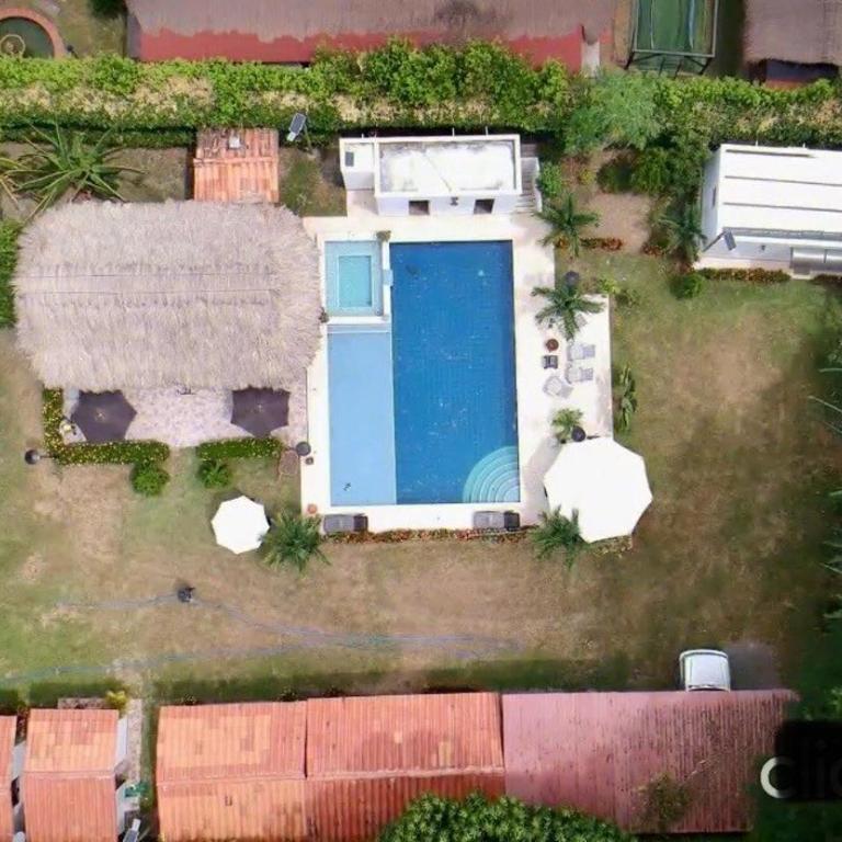 Villa with pool, jacuzzi, Turkish bath, BBQ, kiosk, and green area - Villa - 6