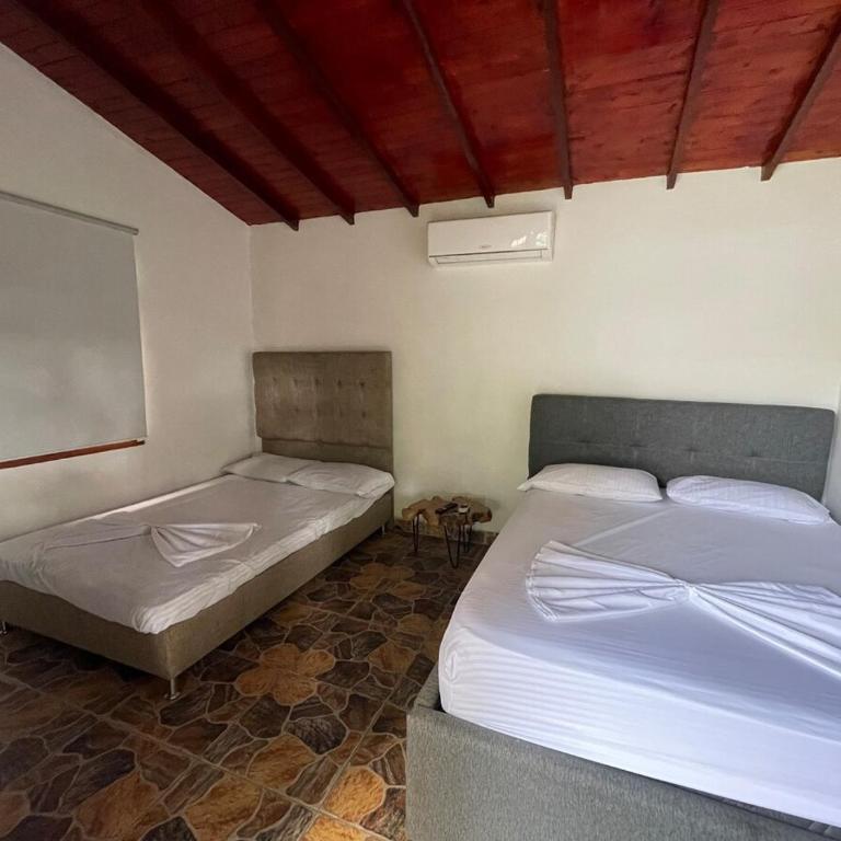 Villa with pool, jacuzzi, Turkish bath, BBQ, kiosk, and green area - Villa - 22