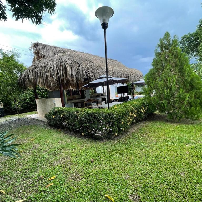 Villa with pool, jacuzzi, Turkish bath, BBQ, kiosk, and green area - Villa - 25