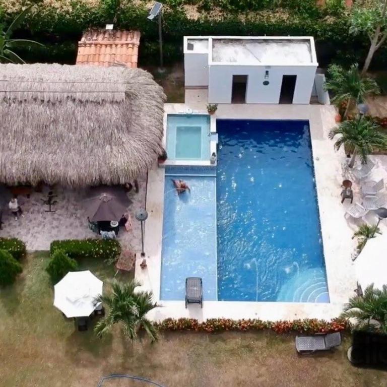 Villa with pool, jacuzzi, Turkish bath, BBQ, kiosk, and green area - Villa - 4