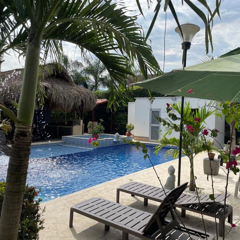 Villa with pool, jacuzzi, Turkish bath, BBQ, kiosk, and green area - Villa - 29