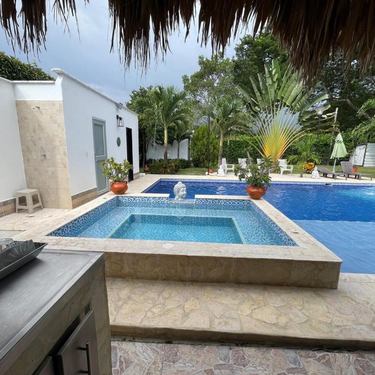 Villa with pool, jacuzzi, Turkish bath, BBQ, kiosk, and green area - Villa - 34