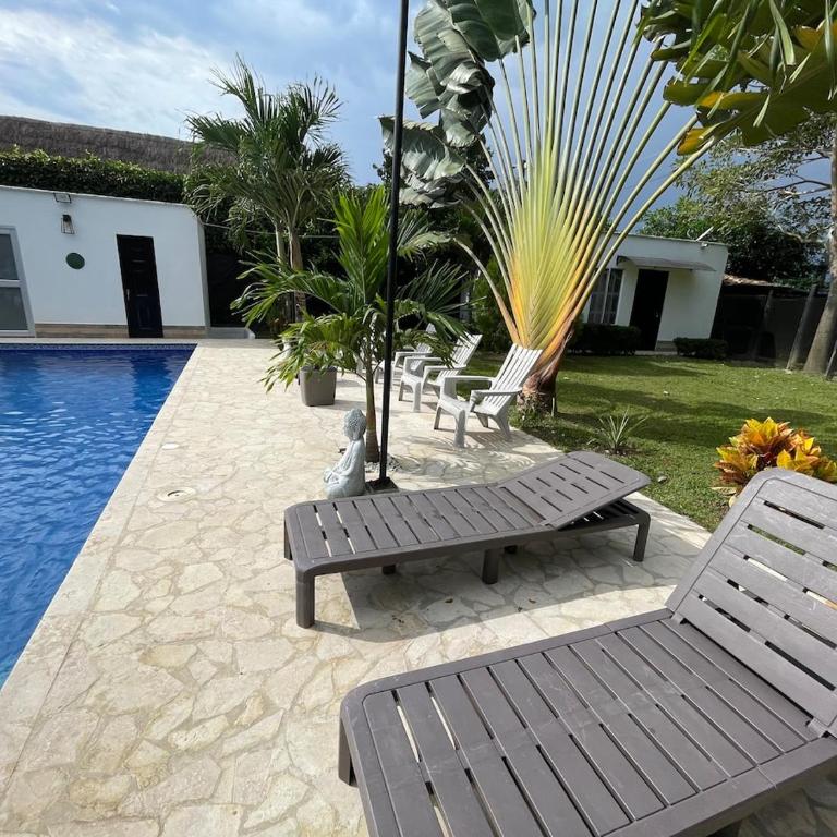 Villa with pool, jacuzzi, Turkish bath, BBQ, kiosk, and green area - Villa - 36