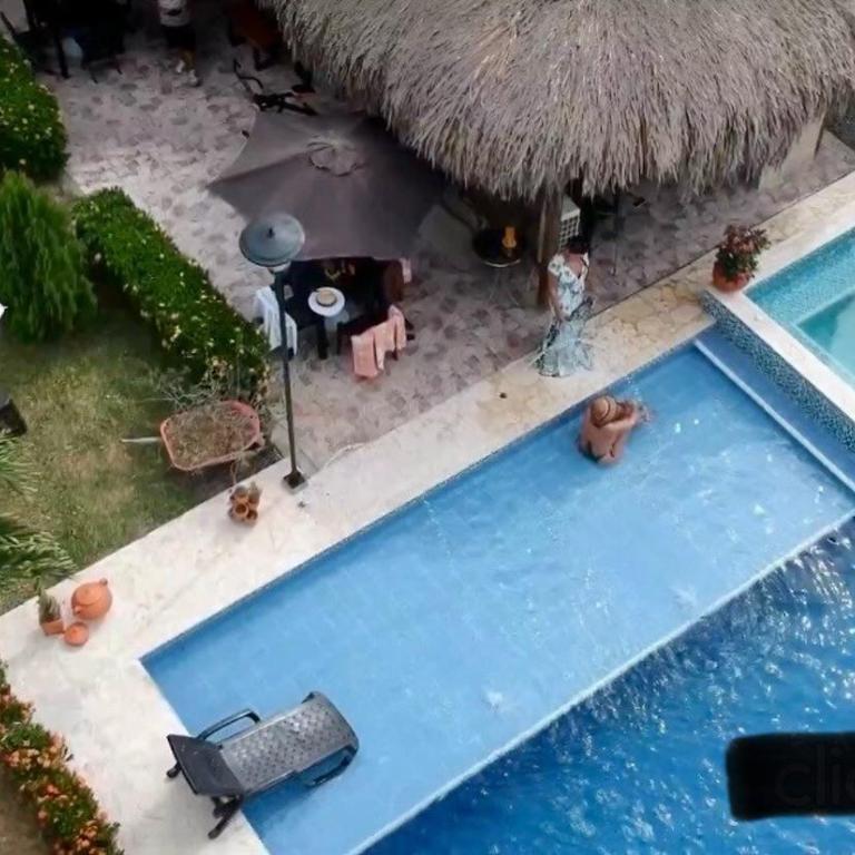 Villa with pool, jacuzzi, Turkish bath, BBQ, kiosk, and green area - Villa - 3