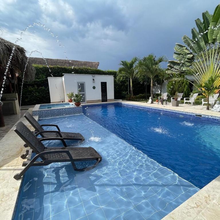 Villa with pool, jacuzzi, Turkish bath, BBQ, kiosk, and green area - Villa - 47