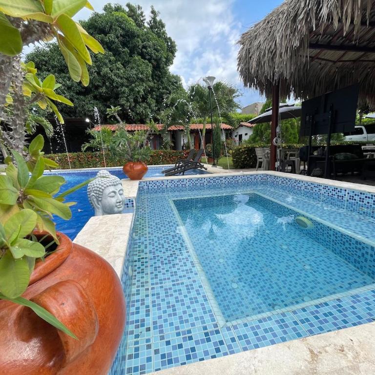 Villa with pool, jacuzzi, Turkish bath, BBQ, kiosk, and green area - Villa - 49