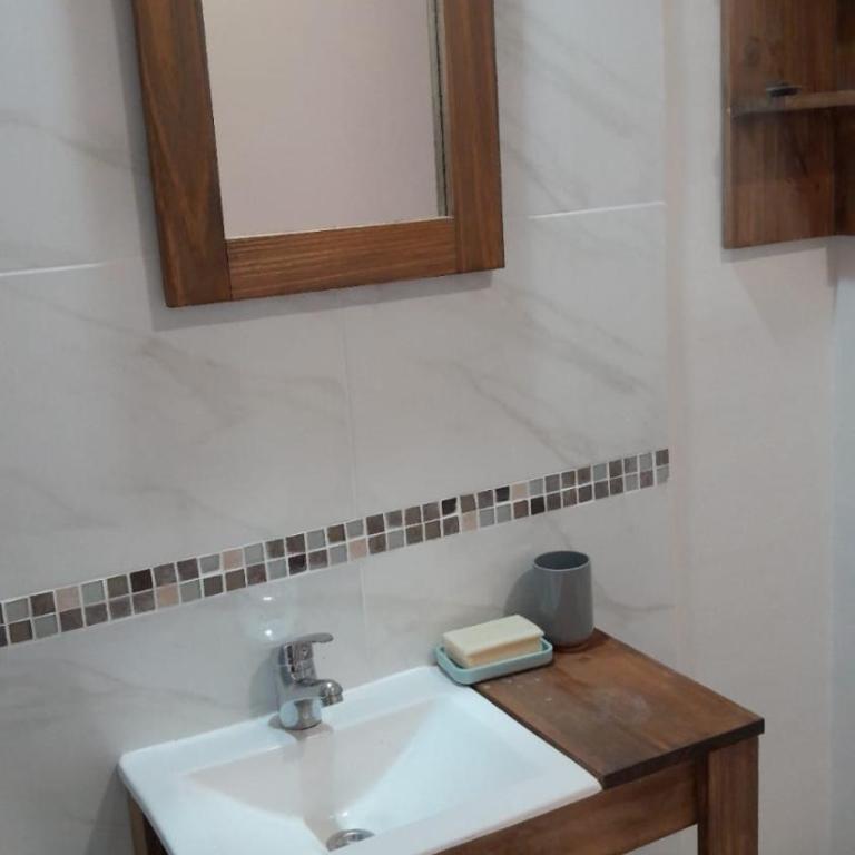 La Fermina - Classic One-Bedroom Apartment with King Bed - 8