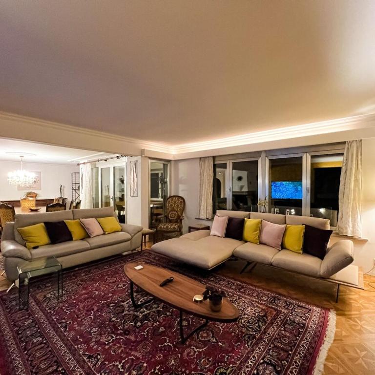 Chalet Maithili Lauterbrunnen -152-Year-Old Majestic Chalet - Chalet - 9