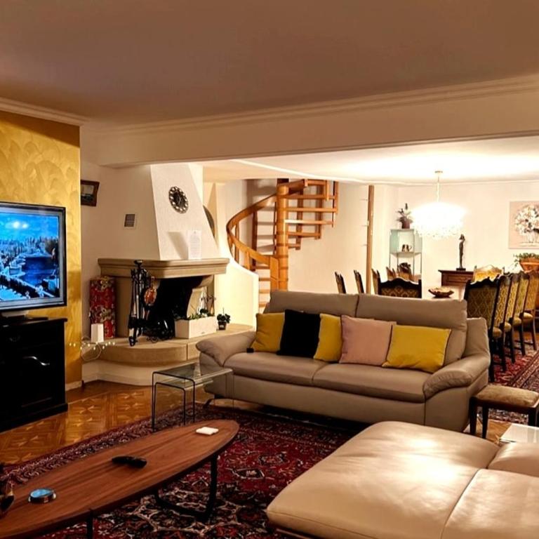Chalet Maithili Lauterbrunnen -152-Year-Old Majestic Chalet - Chalet - 11