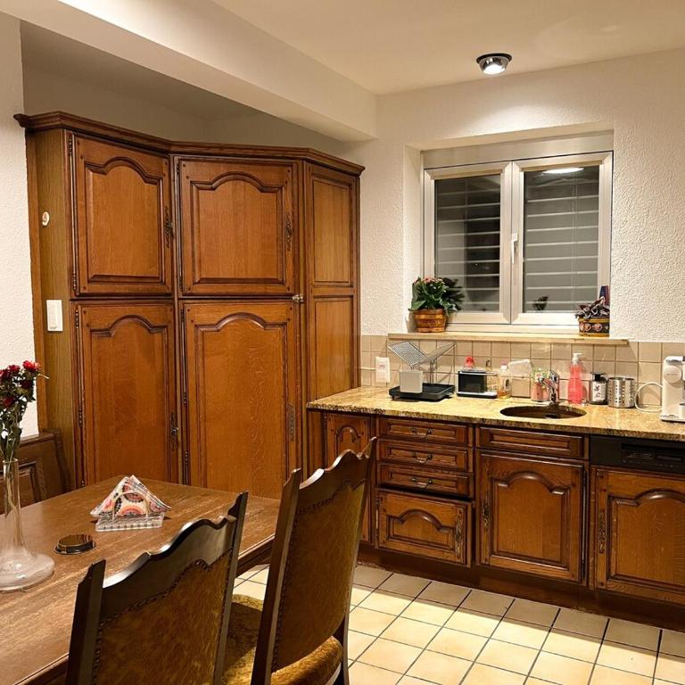 Chalet Maithili Lauterbrunnen -152-Year-Old Majestic Chalet - Chalet - 17