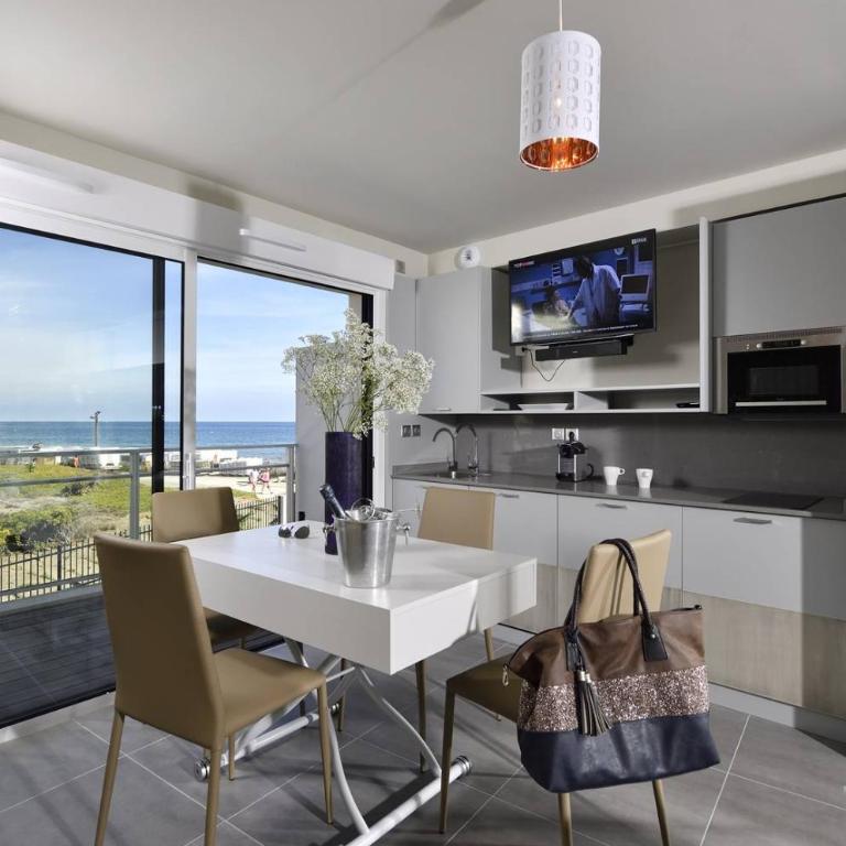 NAUTILIA 202 By AGN - Luxe - 2 personnes "réservé aux couples" - Deluxe One-Bedroom Apartment - 2