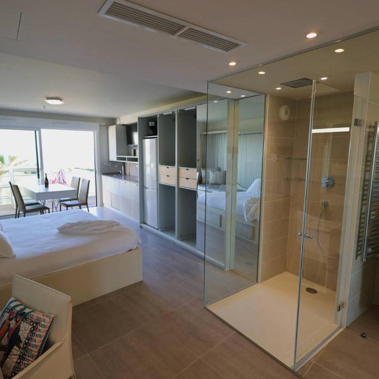 NAUTILIA 202 By AGN - Luxe - 2 personnes "réservé aux couples" - Deluxe One-Bedroom Apartment - 3