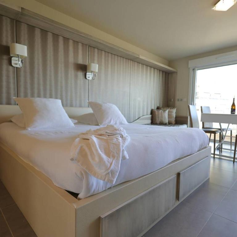 NAUTILIA 202 By AGN - Luxe - 2 personnes "réservé aux couples" - Deluxe One-Bedroom Apartment - 9