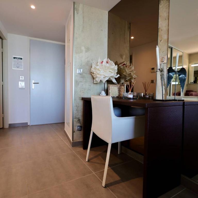 NAUTILIA 203 By AGN - Luxe - 2 personnes "réservé aux couples" - Deluxe Apartment mit 1 Schlafzimmer - 8