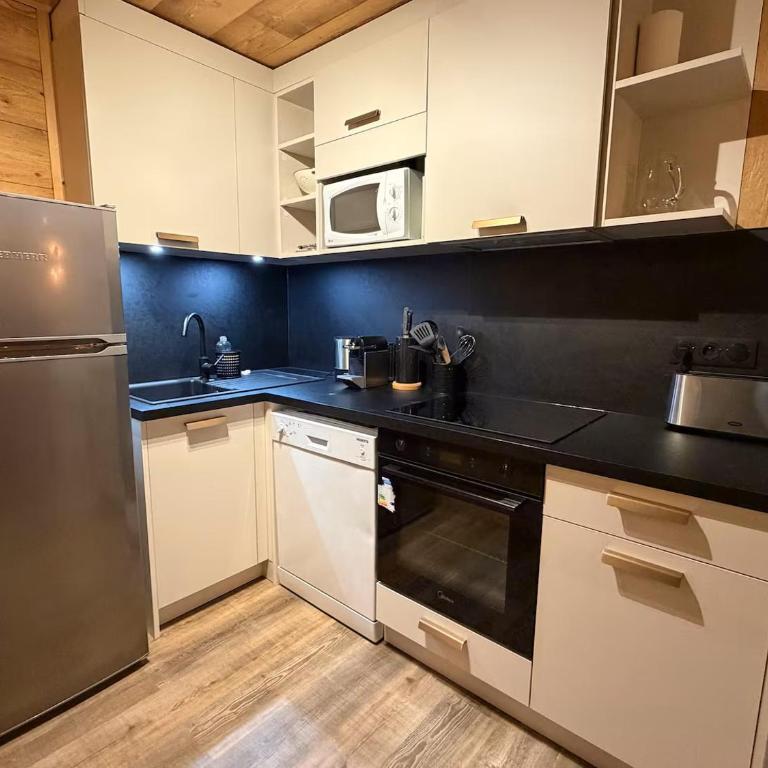 CENTRE DES ORRES 1800 - Appartement 3 chambres - 8 PERSONNES - SUD - Parking - Près de 60m2 hab - Apartment mit 3 Schlafzimmern - 3