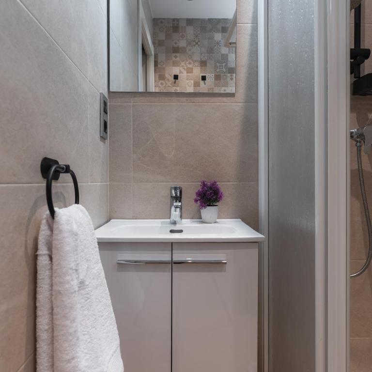 tuAnfitrion Plaza de Toros - Three-Bedroom Apartment - 20