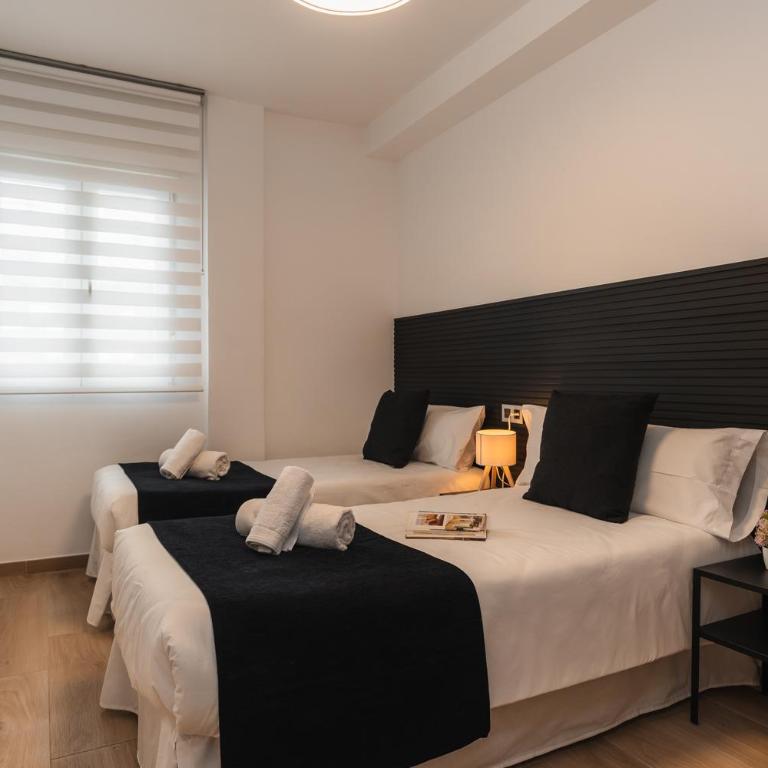 tuAnfitrion Plaza de Toros - Three-Bedroom Apartment - 10